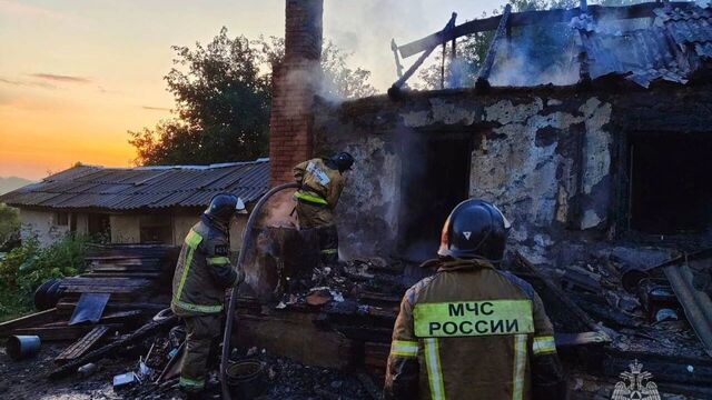 Двое детей погибли во время пожара в частном доме в Ростовской области - RostovGazeta, 26.07.2025