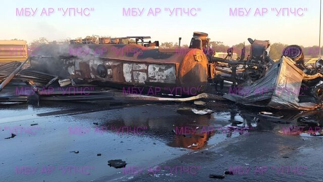 На М-4 «Дон» в Ростовской области сохраняется огромная пробка из-за ночного ДТП На М-4 «Дон» в Ростовской области сохраняется огромная пробка из-за ночного ДТП - RostovGazeta, 29.07.2025