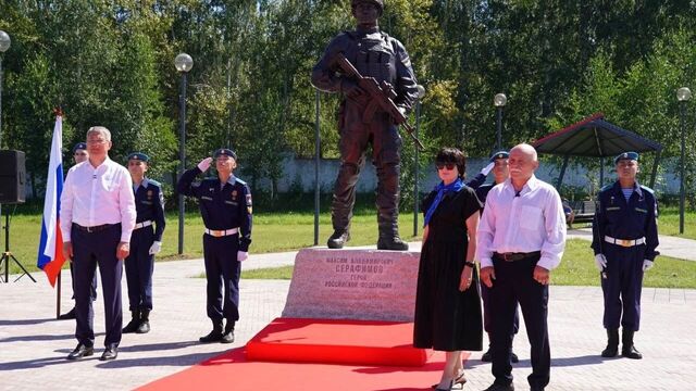 Памятник Герою России Максиму Серафимову открыт в Уфе Памятник Герою России Максиму Серафимову открыт в Уфе - Новости Уфы и Башкирии - Медиакорсеть, 02.08.2025