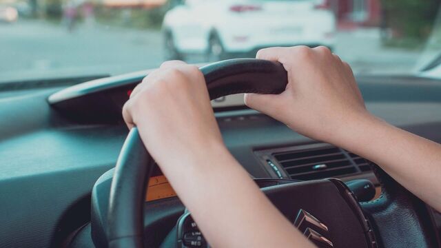В Башкирии водитель катал друга в кресле на крыше автомобиля - Новости Уфы и Башкирии - Медиакорсеть, 17.08.2025