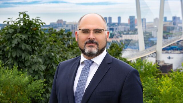 Время ярких побед: Константин Шестаков поздравил владивостокцев с 1 сентября - Восток-Медиа, 01.09.2025