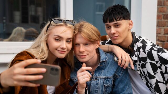 «Утренняя зарядка» от Mash рассказала, что сегодня волнует зумеров - Transsibinfo, 15.09.2025