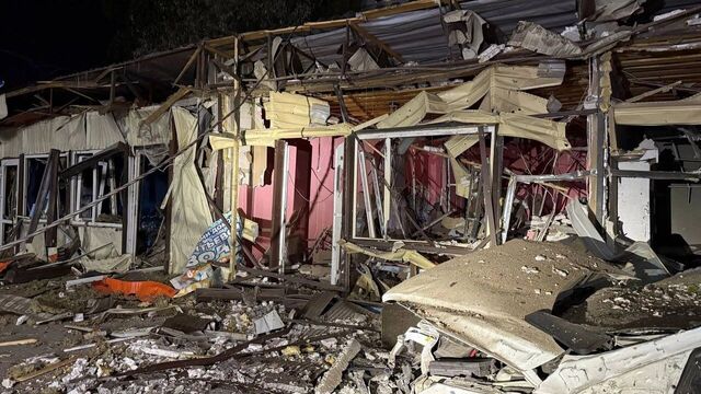 Появились кадры последствий ночной атаки БПЛА на жилые дома Батайска - RostovGazeta, 21.10.2025