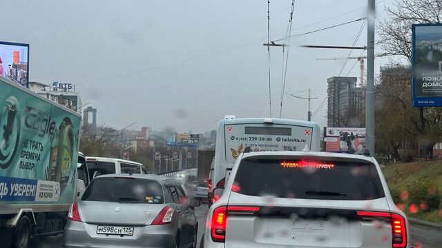 Жуткий коллапс сковал проблемную авторазвязку во Владивостоке - Восток-Медиа, 01.11.2025