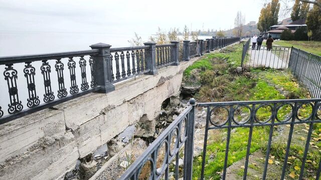 Жители Ростовской области пожаловались на размытую набережную Таганрога - RostovGazeta, 02.11.2025