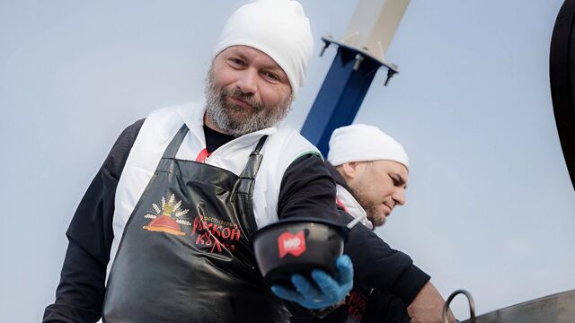Царской ухой по-хабаровски бесплатно накормили горожан - Transsibinfo, 05.11.2025