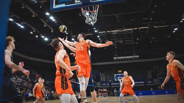 Баскетбол назвали врачи лучшей профилактикой остеопороза для хабаровчан - Transsibinfo, 08.11.2025