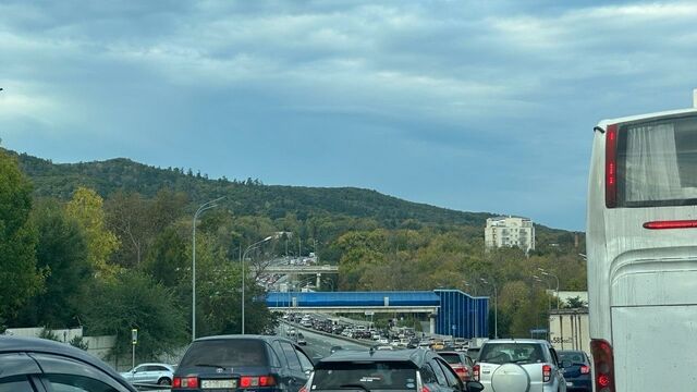 Кладбище планов: ДТП спровоцировало коллапс во Владивостоке — как миновать затор? - Восток-Медиа, 11.11.2025