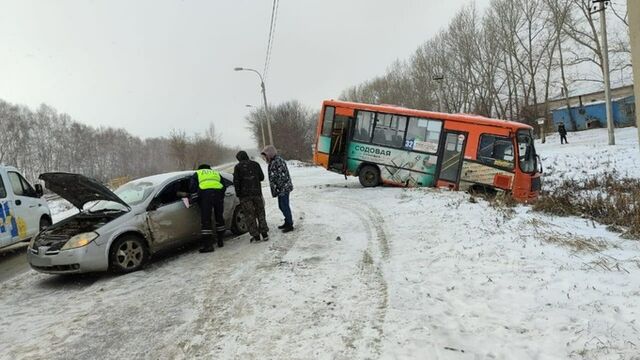 Девятилетняя девочка пострадала в ДТП с маршруткой в Барнауле - ИА Амител, 04.12.2023