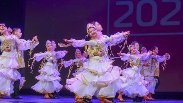 В Барнауле ярко и насыщенно прошел танцевальный фестиваль "Солнечный Бал 2024" - ИА Амител, 03.05.2024
