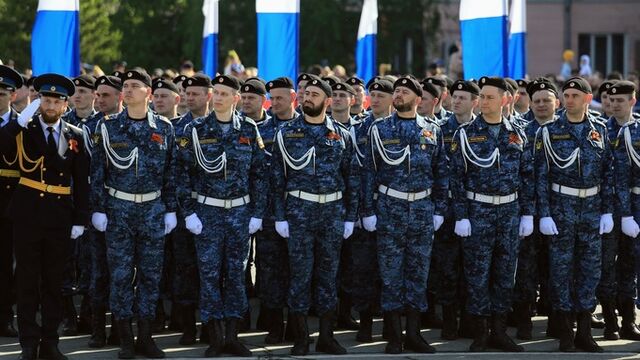 Парад, "Бессмертный полк" и возложение цветов. Как проходит День Победы в Барнауле Парад, "Бессмертный полк" и возложение цветов. Как проходит День Победы в Барнауле - ИА Амител, 09.05.2025