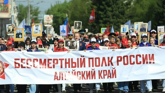 В шествии "Бессмертного полка" в Барнауле приняли участие свыше 30 тысяч человек - ИА Амител, 09.05.2025