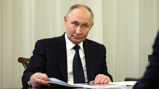 Путин поддержал идею сделать ЕГЭ по истории обязательным для гуманитариев - ИА Амител, 22.06.2025