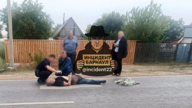 Водитель "Лансера" переехал лежащего на дороге мужчину в Алтайском крае - ИА Амител, 02.08.2025