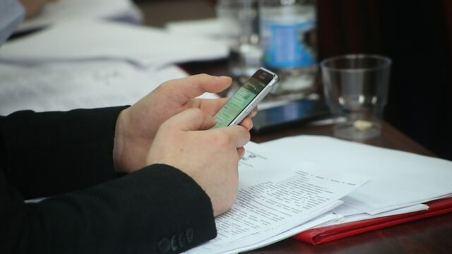 Собчак: звонки по WhatsApp* и Telegram в России заблокируют - ИА Амител, 12.08.2025