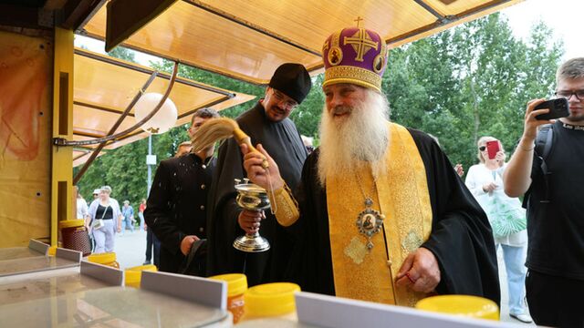 Медовый Спас празднуют на самой "сладкой" площади в Барнауле - ИА Амител, 14.08.2025