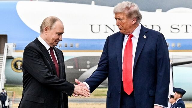 Дональд Трамп передал Владимиру Путину письмо от своей супруги - ИА Амител, 16.08.2025