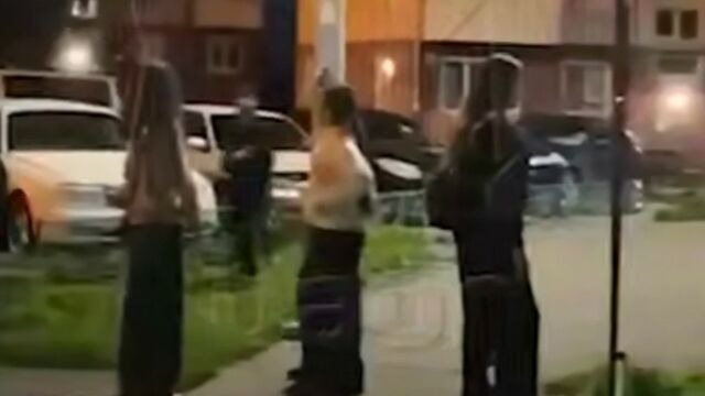 Старшая по дому в Иркутске запрещает детям играть на площадке, где она выгуливает собаку - ИА Амител, 01.09.2025