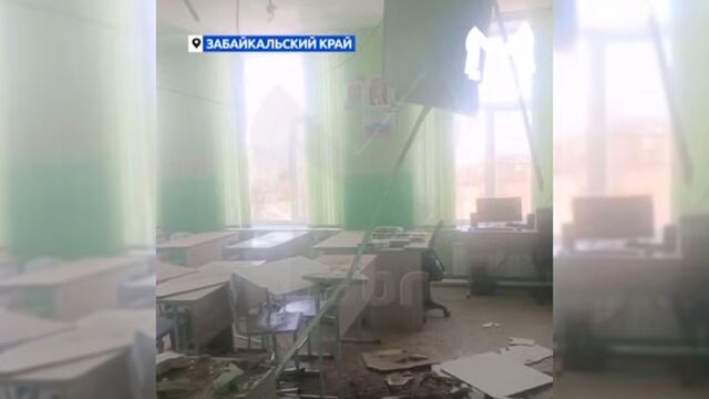 Едва успели вывести детей. Потолок обвалился в забайкальской школе после ремонта - ИА Амител, 24.10.2025