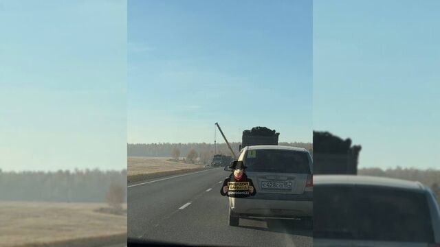 Мужчина погиб по пути в Барнаул, влетев на своей "Мазде" в грузовик на полном ходу - ИА Амител, 24.10.2025