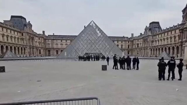 Во Франции задержали двух подозреваемых в дерзком ограблении Лувра Во Франции задержали двух подозреваемых в дерзком ограблении Лувра - ИА Амител, 26.10.2025