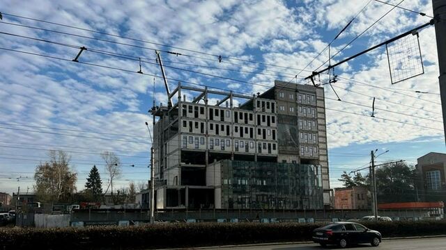 В долгострое на Ленина в Барнауле стали появляться стены и окна - ИА Амител, 31.10.2025