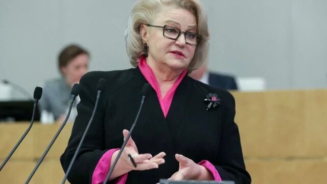 Депутат ГД с Алтая предложила "подвергнуть осуждению накачанные губы и безразмерные бюсты" - ИА Амител, 31.10.2025