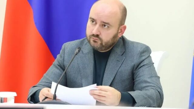 Уволивший с матами чиновника губернатор Федорищев зачитал "пацанский" рэп - ИА Амител, 31.10.2025