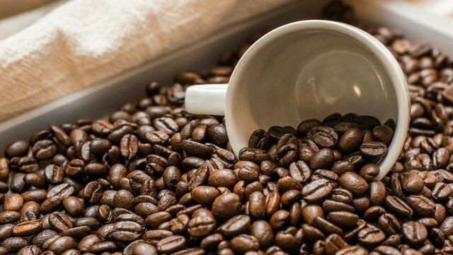 Россияне выпивают в кофейнях более 10 млн литров кофе в месяц - ИА Амител, 02.11.2025