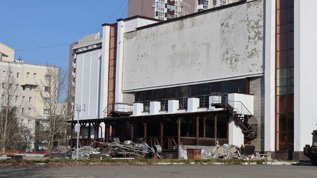 В Барнауле утром горело бывшее здание переехавшего ночного клуба "Опера" - ИА Амител, 04.11.2025