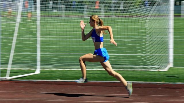 "Позор и стыд". Жители Славгорода тайком пробираются на стадион, чтобы заняться спортом - ИА Амител, 04.11.2025