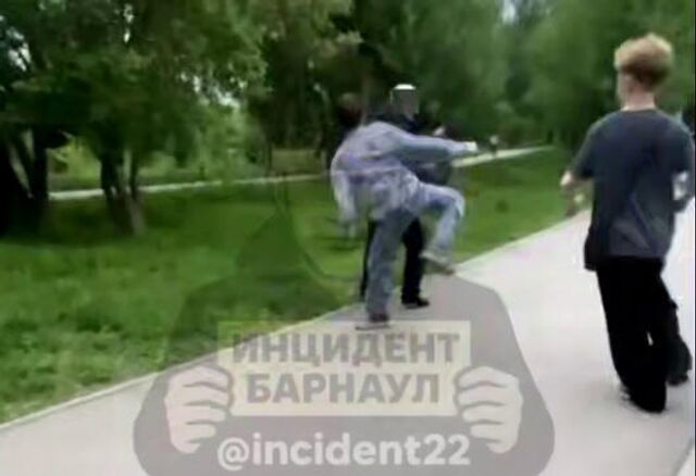 Барнаульские семиклассники жестоко избили мужчину в Мизюлинской роще Барнаульские семиклассники жестоко избили мужчину в Мизюлинской роще - ИА Амител, 09.11.2025