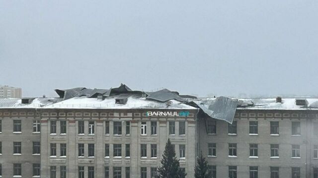 Улетевшая кровля и машины в кювете. Последствия непогоды в Алтайском крае 8 и 9 ноября - ИА Амител, 09.11.2025