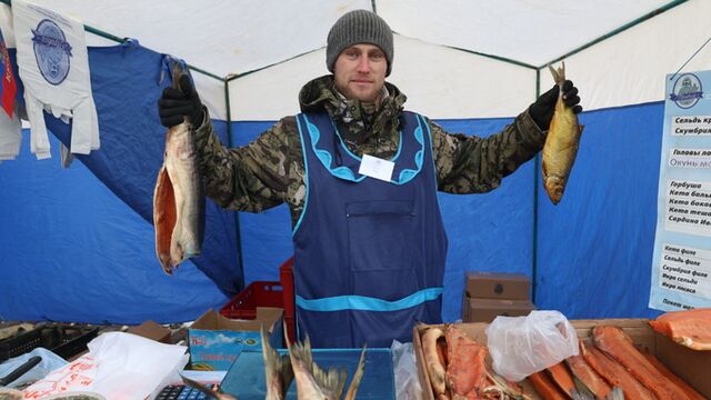 Закупились к зиме. Последние осенние продовольственные ярмарки прошли в Барнауле - ИА Амител, 15.11.2025