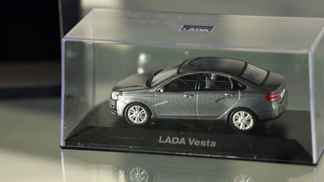 Сильно вибрирует. Водители массово жалуются на очередной дефект руля в новых Lada Vesta Сильно вибрирует. Водители массово жалуются на очередной дефект руля в новых Lada Vesta - ИА Амител, 17.11.2025