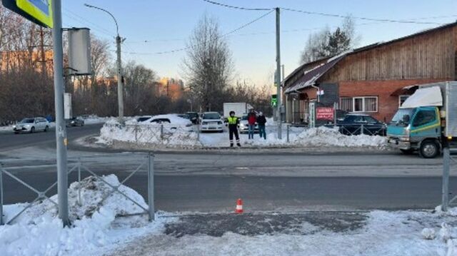 В Новосибирске водитель автобуса сбил трехлетнюю девочку и скрылся В Новосибирске водитель автобуса сбил трехлетнюю девочку и скрылся - ИА Амител, 17.11.2025