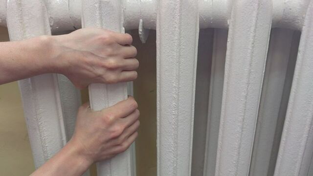 Эксперт рассказал, что делать, если в квартире жарко, а отопление еще не отключили - ИА Амител, 31.03.2026