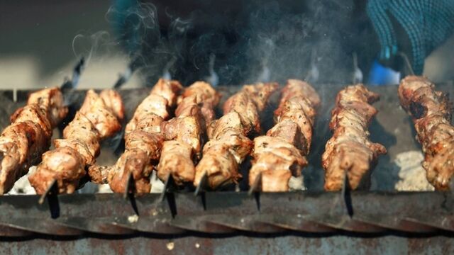 Шашлычный набор в 2026 году обойдется россиянам почти в 5 тысяч рублей - ИА Амител, 15.04.2026