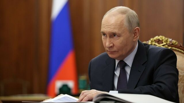 Путин объяснил, почему ВВП снижается второй месяц подряд Путин объяснил, почему ВВП снижается второй месяц подряд - ИА Амител, 15.04.2026