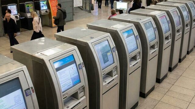 Российские банки стали втрое быстрее закрывать отделения по всей стране Российские банки стали втрое быстрее закрывать отделения по всей стране - ИА Амител, 15.04.2026