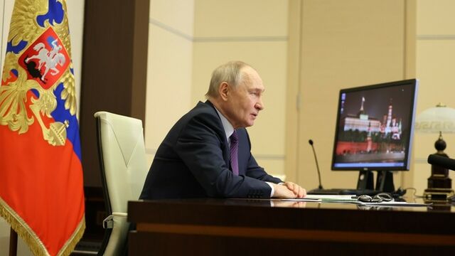 "В вежливость не играет". Эксперты оценили критику правительства на совещании у Путина - ИА Амител, 17.04.2026