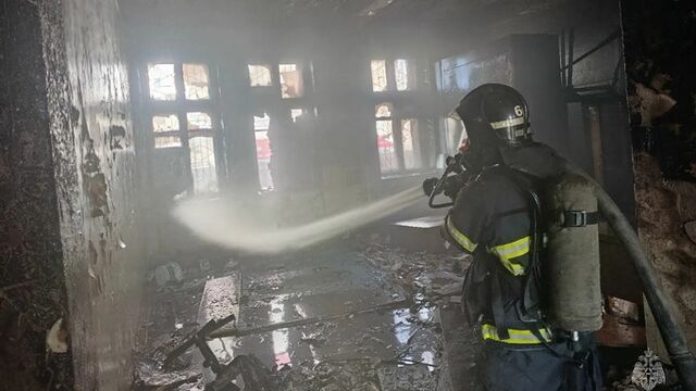 В Барнауле на проспекте Ленина горело заброшенное историческое здание - ИА Амител, 24.04.2026