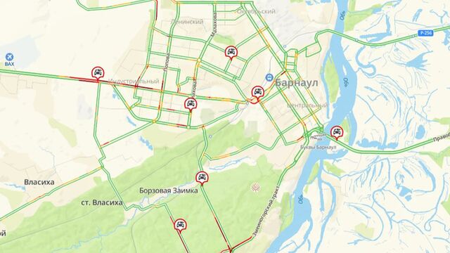 Барнаул "встал в пробку" из-за ДТП на Павловском тракте и проспекте Строителей - ИА Амител, 25.04.2026