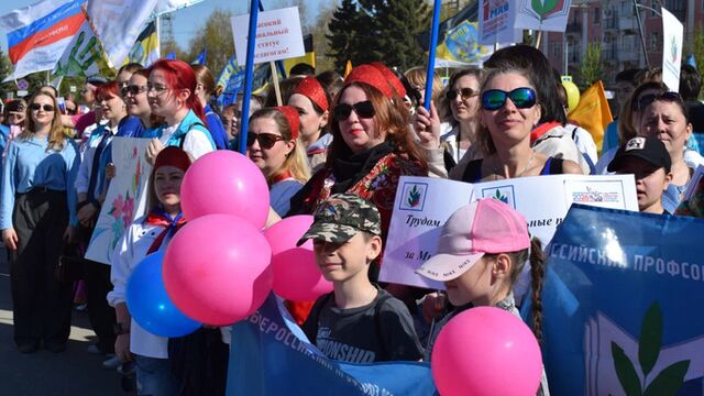 Первомай в Барнауле: колонны профсоюзов и партий прошли по проспекту Ленина - ИА Амител, 01.05.2026