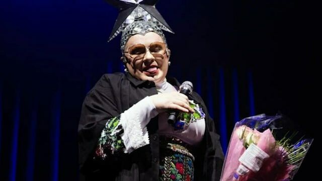 Сердючка поет для россиян за спиной у Зеленского - ИА Амител, 08.05.2026