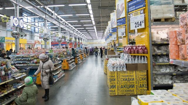В Барнауле мужчина спрятал виски в детской коляске и попытался вывезти из супермаркета - ИА Амител, 15.05.2026
