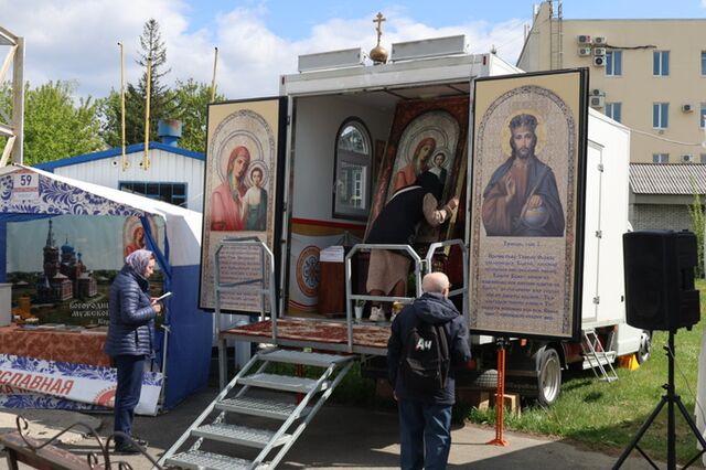 В Барнауле проходит православная ярмарка с частицей мощей святителя Макария. Фото - ИА Амител, 16.05.2026