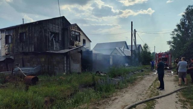 Мужчину спасли из горящего дома под Барнаулом - ИА Амител, 25.06.2026
