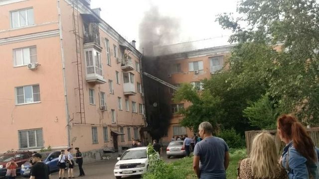Дом загорелся на проспекте Калинина в Барнауле (обновлено) - ИА Амител, 26.06.2026