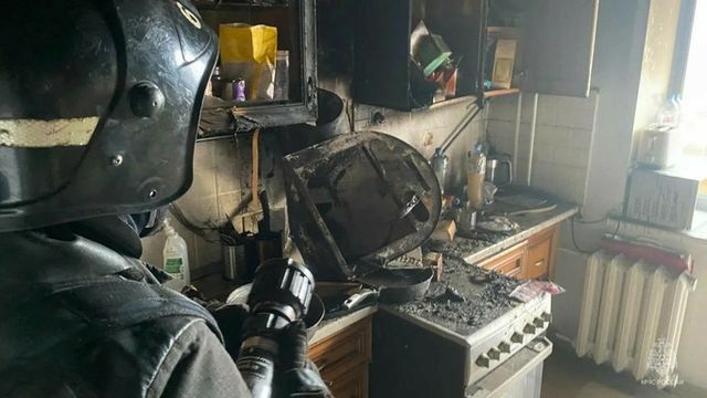 Жильцы барнаульской многоэтажки эвакуировались из-за пожара в здании - ИА Амител, 25.07.2026